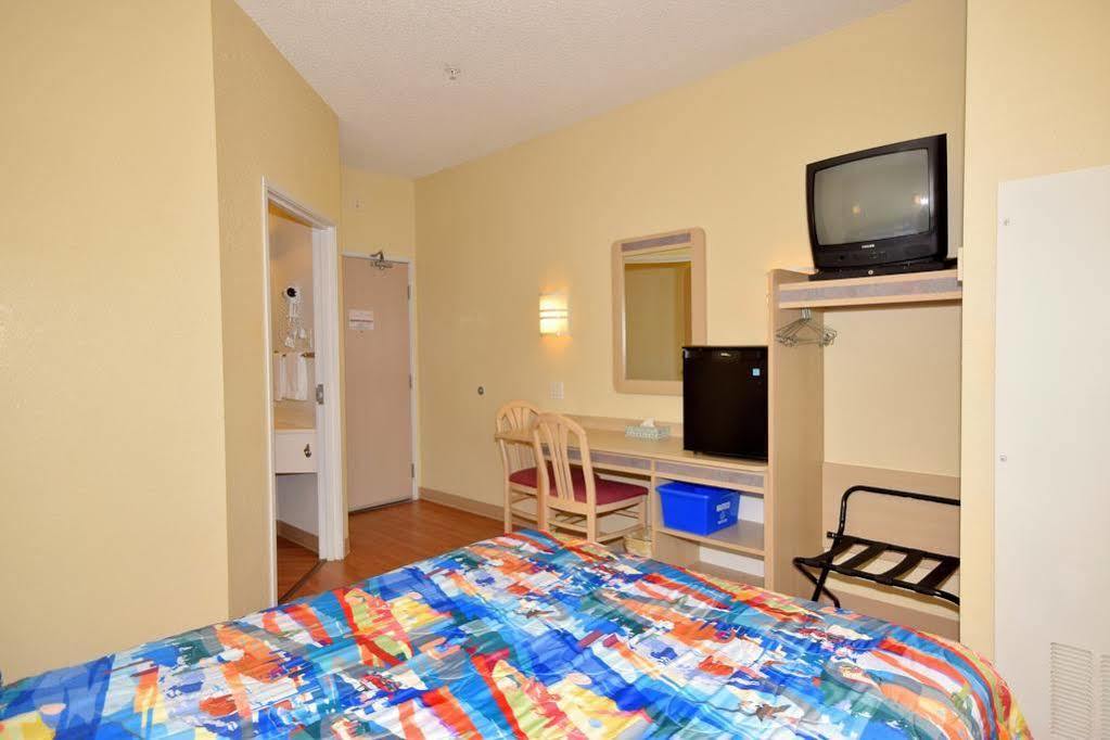 Motel 6-Whitby, On - Toronto East Buitenkant foto